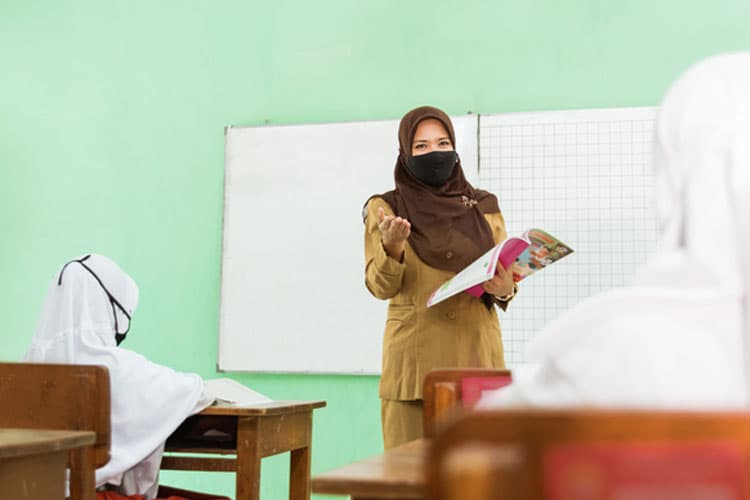 Tajuk Redaksi: Guru Honorer Digaji Receh, Pegawai SPPG Digaji Jutaan