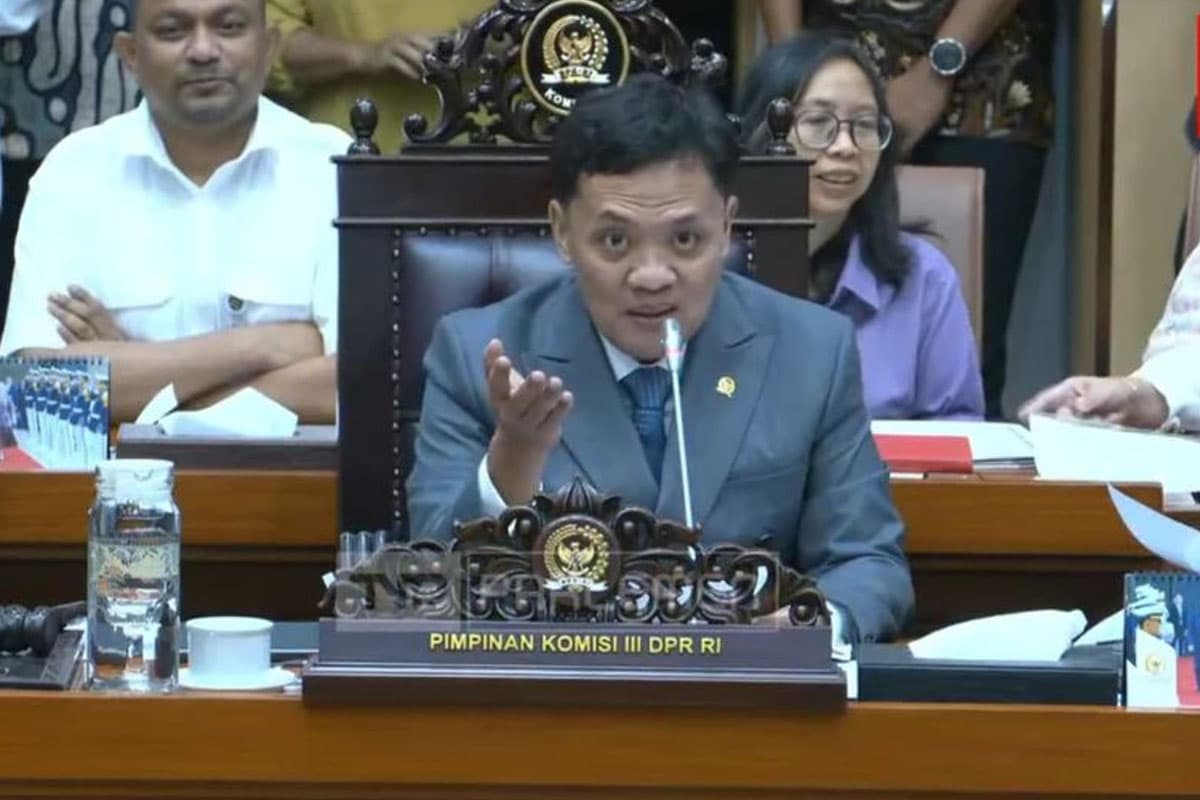 Komisi III DPR Perkuat Sikap Kapolri: Polri Tetap di Bawah Presiden